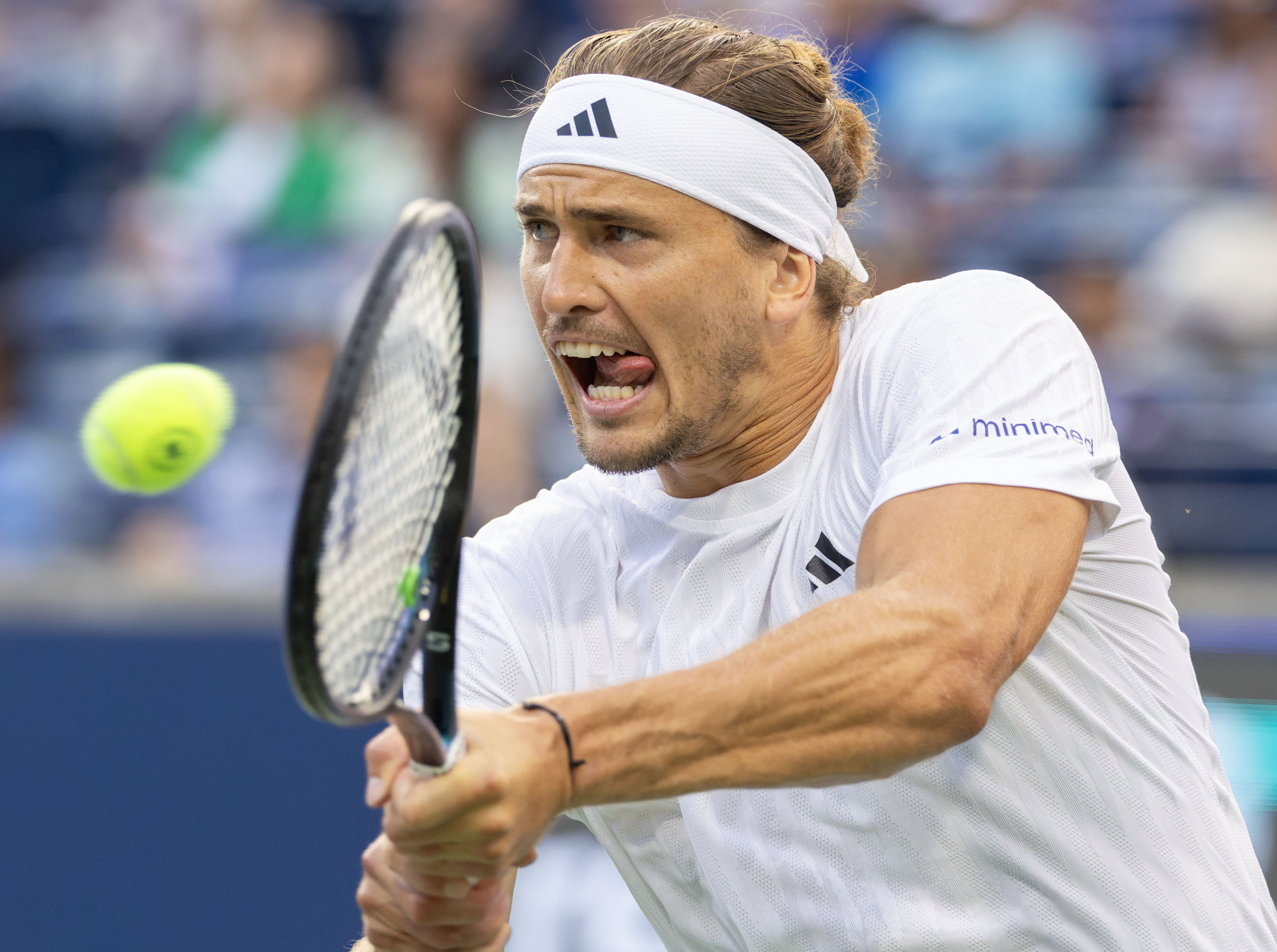 世界网球队完胜西班牙网球队，兹维列夫惊艳世界的简单介绍