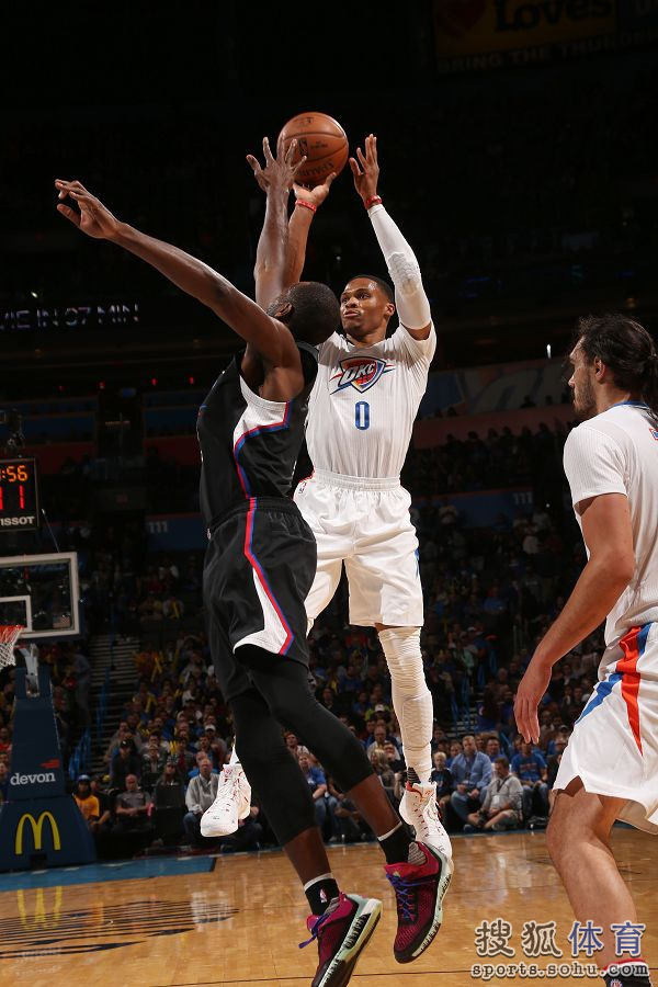 泰勒菲尔德队客场险胜，保住胜利优势