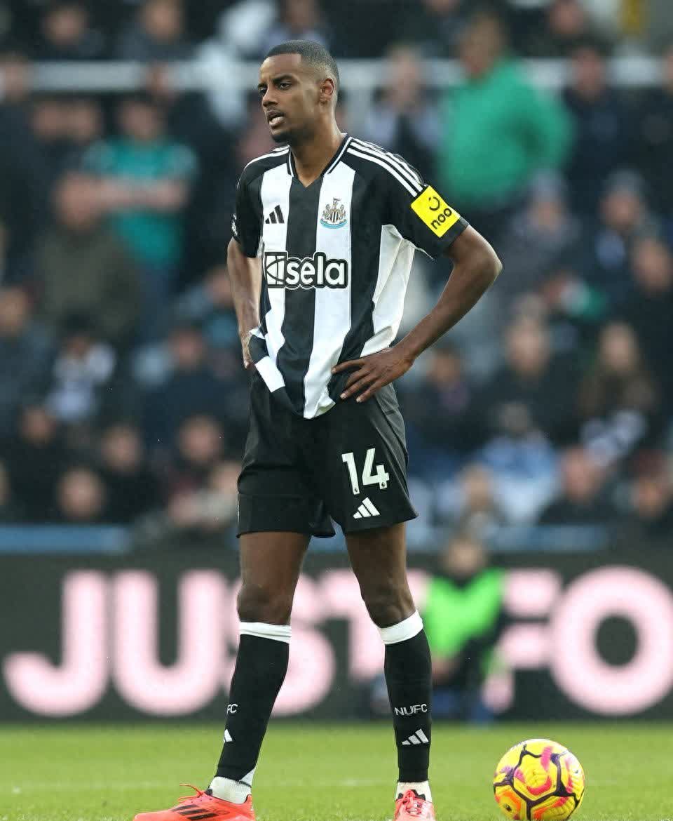 米兰体育官方网站-伯恩茅斯疯狂追分，逼近欧冠区的简单介绍