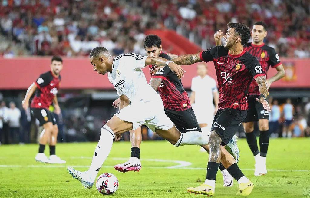 包含皇马将挑战切尔西，双方实力均衡的词条