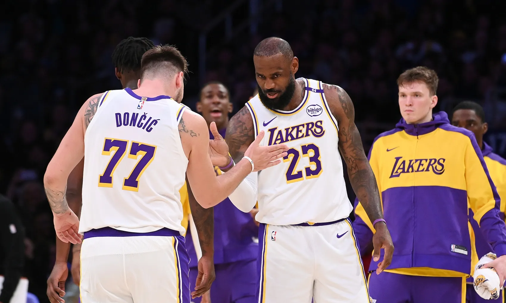 湖人新星发威,帮助球队击败对手的简单介绍 湖人新星发威,帮助球队击败对手的简单介绍