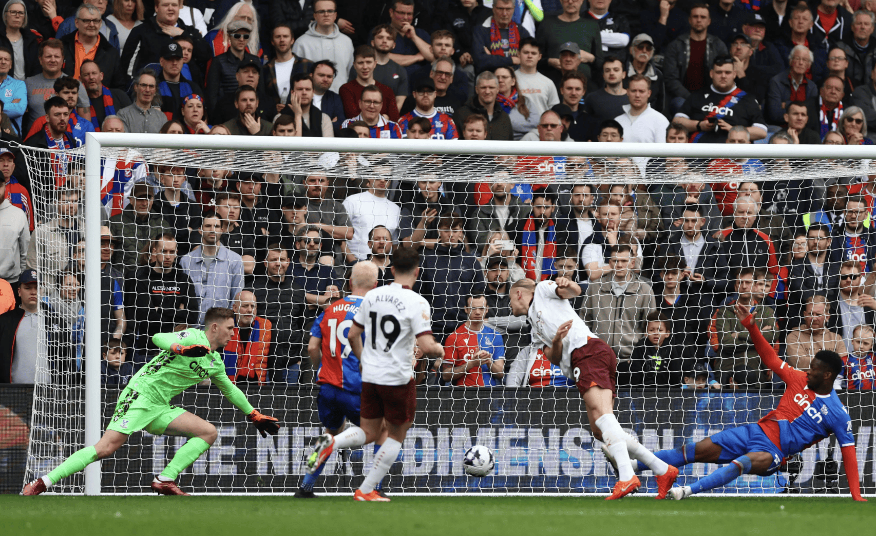 关于斯特林绝杀，曼城客场逆袭取胜的信息