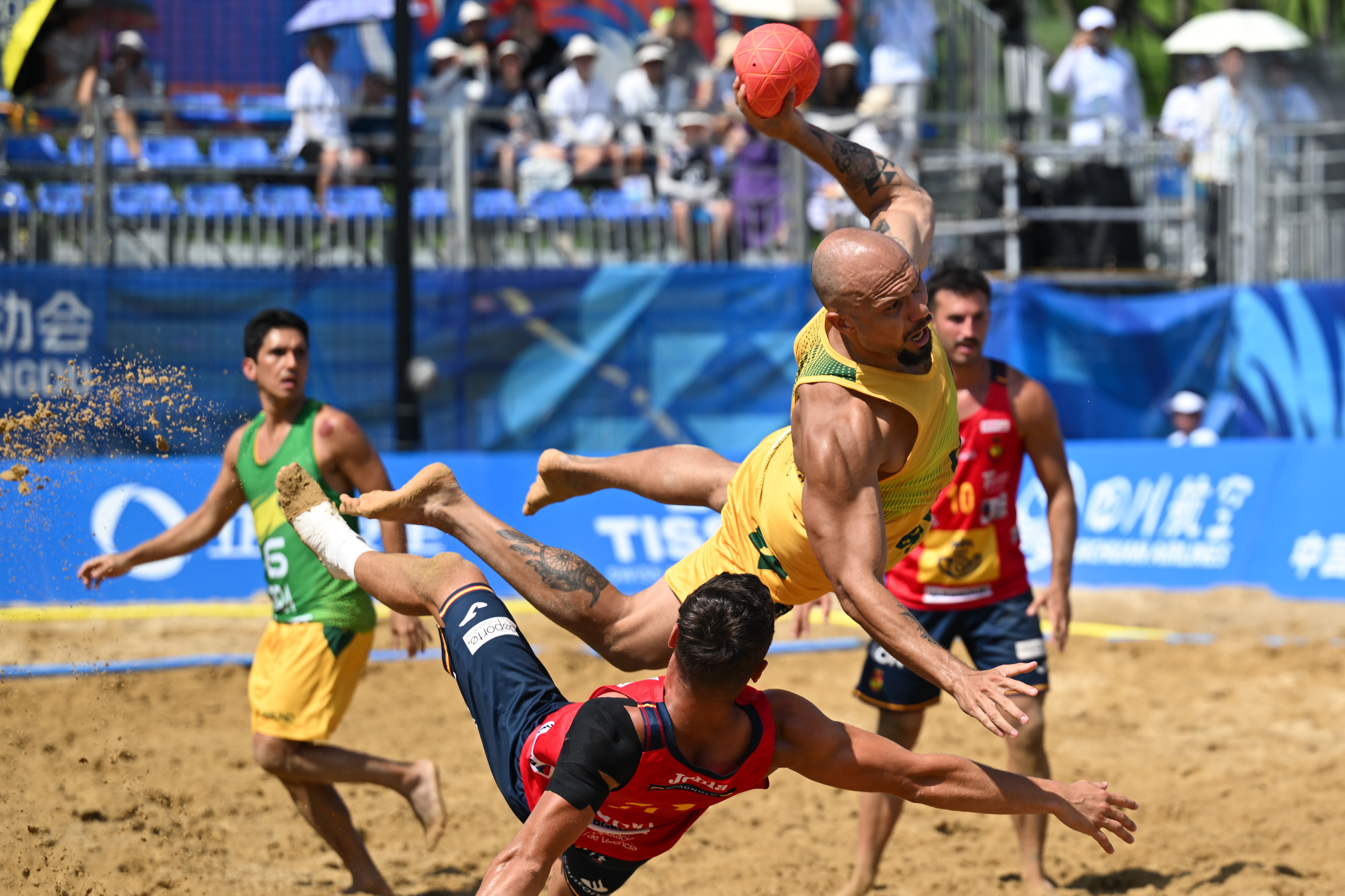 米兰体育-游泳项目赛场激烈，巴西选手勇夺金牌的简单介绍