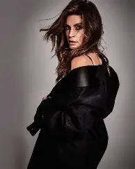 包含辛迪兰资不抵债，球队陷入困境的词条