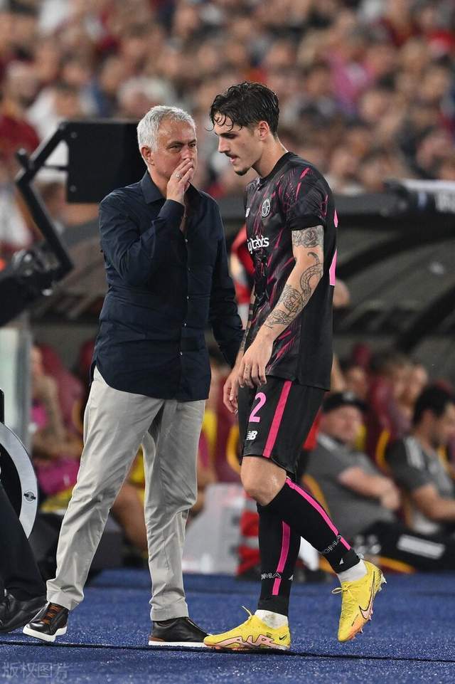 ac米兰下载-关于奥卡福强硬防守，率队掀翻对手轻松取胜！的信息