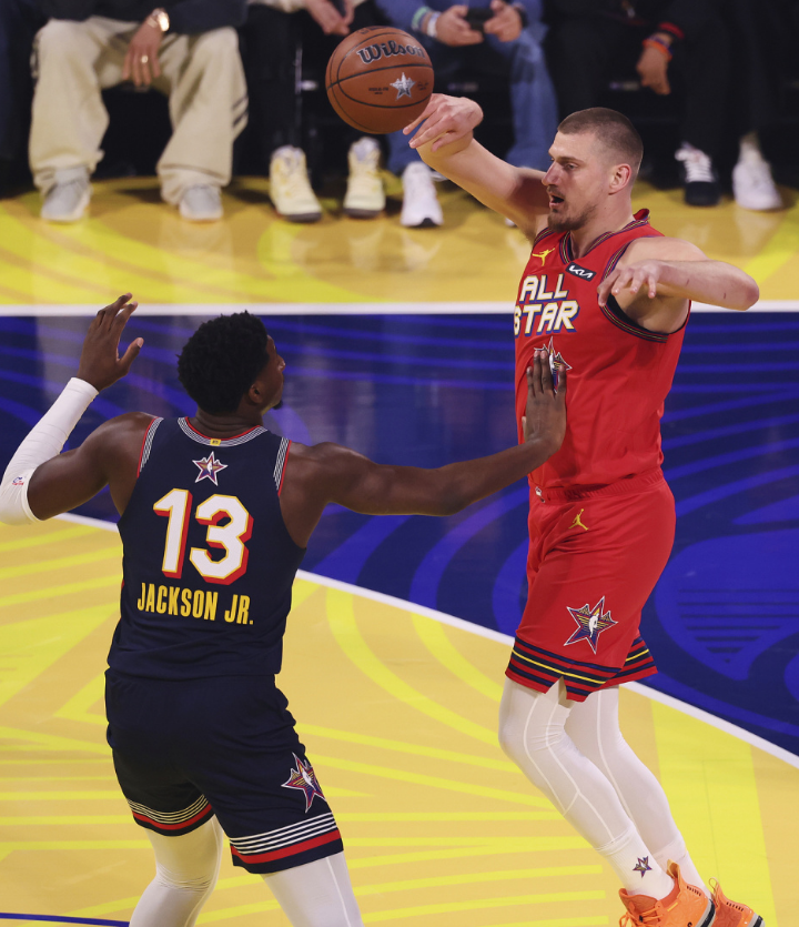 米兰真人-篮球明星球队备战全力冲刺最终胜利的简单介绍