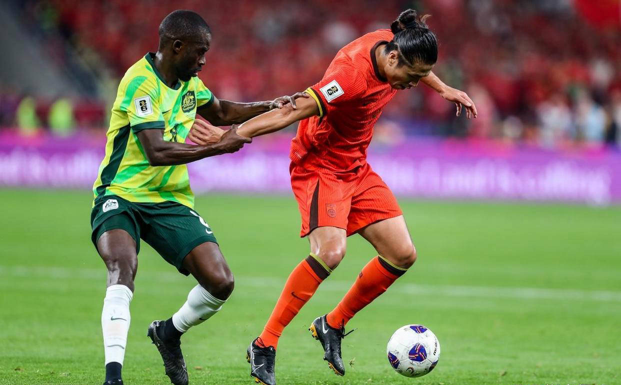 ac米兰下载-新星亮相：年轻球员在大赛中崭露头角的简单介绍