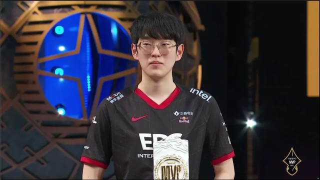 米兰体育-包含HLE险胜DK，Scout绝境逆转的词条