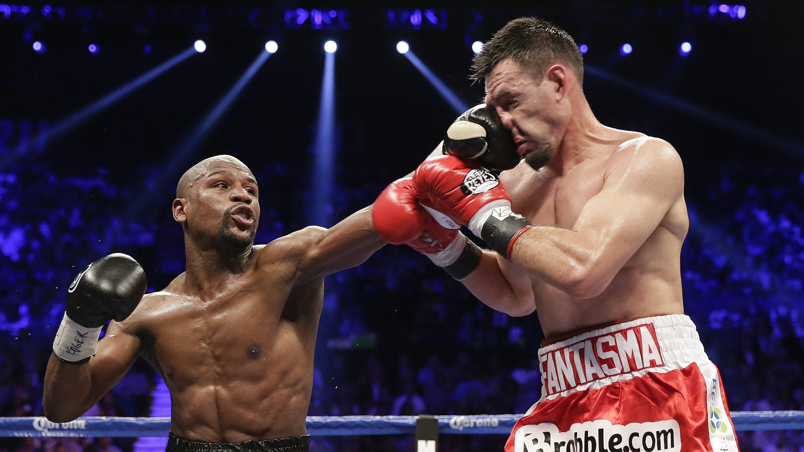 欧冠半决赛之夜，阿圭罗里程碑，传奇在星光下镌刻